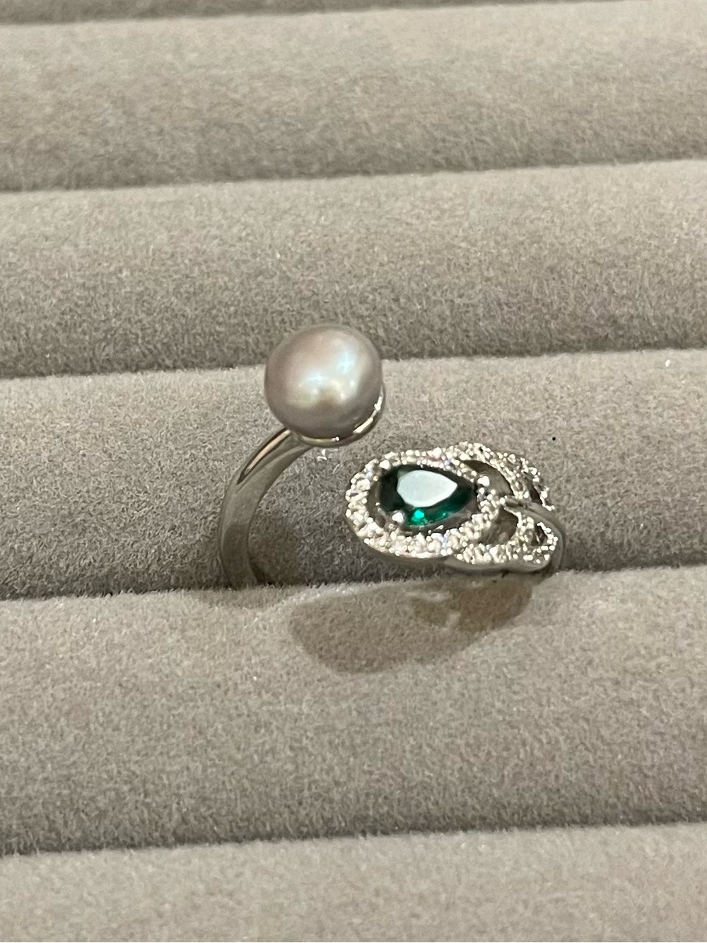 Elegant Natural Grey Pearl and Green Stone Silver-tone Ring 20